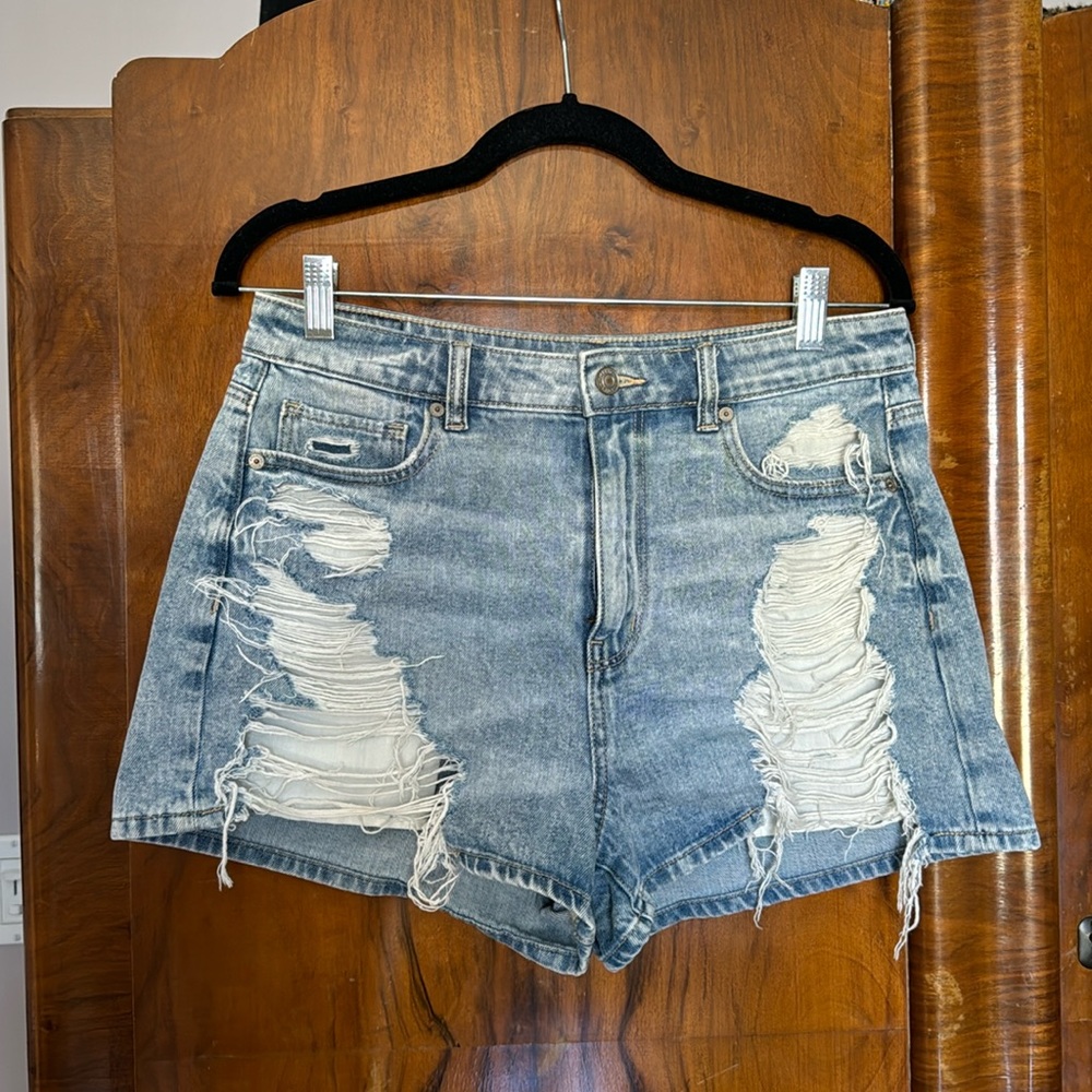 American Eagle Mom Short Size 8 Distressed Denim